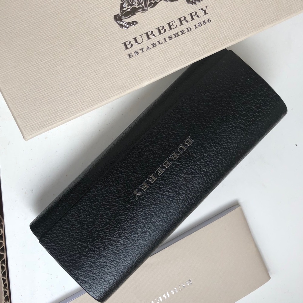 NWT, BNIB Burberry sunglasses case